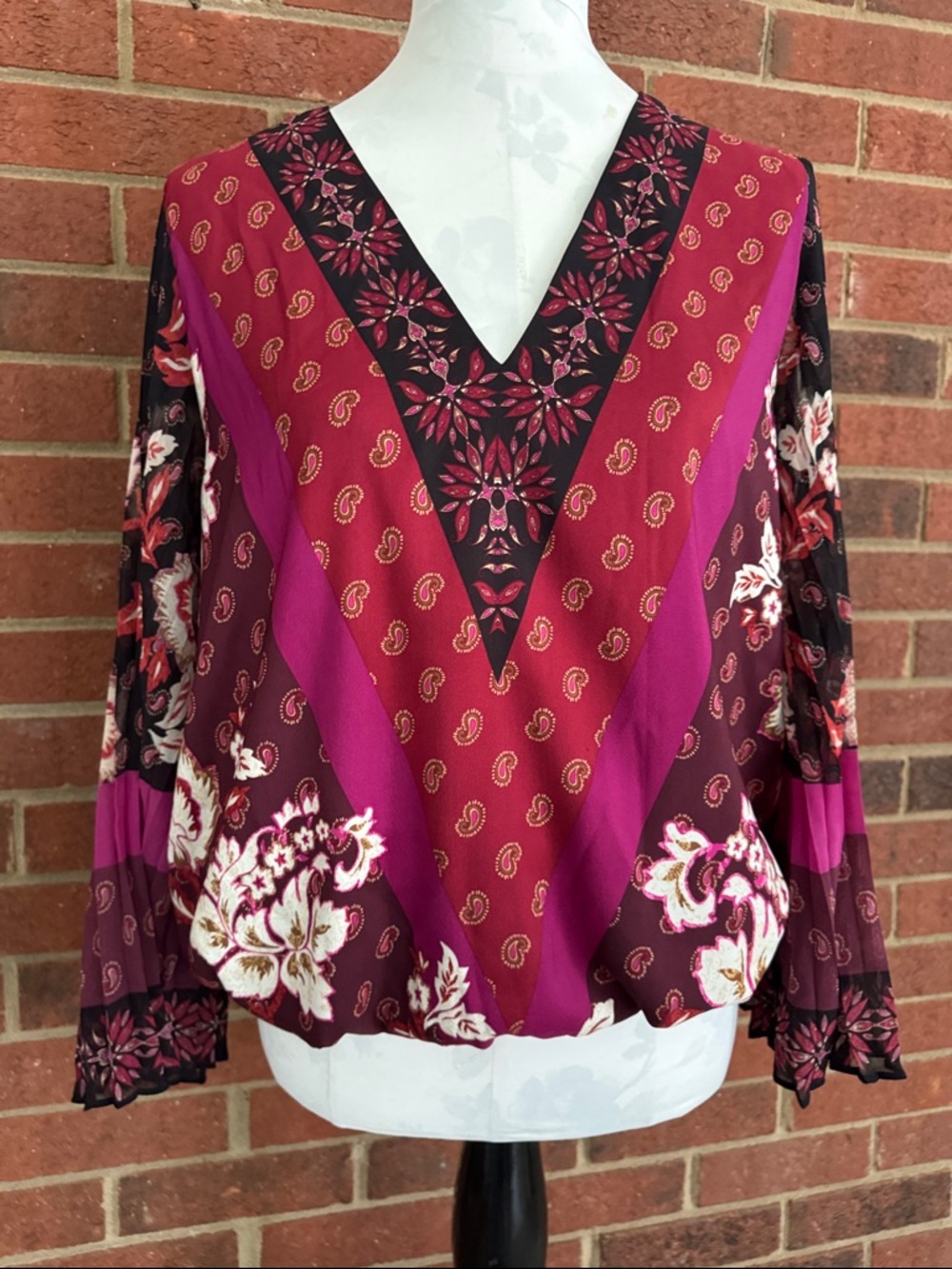 White House Black Market Paisley Floral Accordion Pleated Sleeve Elastic Hem